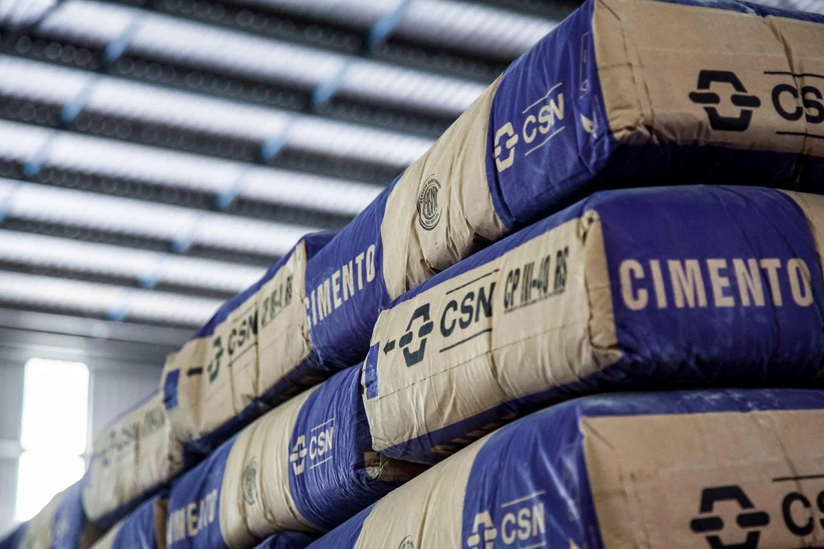 Mesmo com resultado negativo, EBITDA ajustado cresceu 27,6% na comparação anual, atingindo R$ 2,5 bilhões